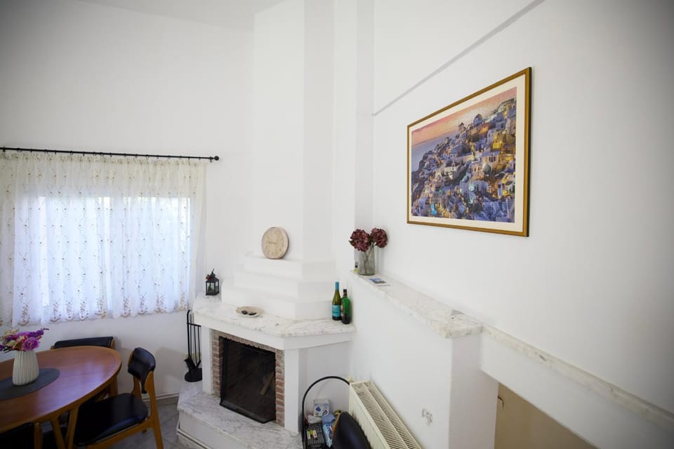 Kitchen or kitchenette, dishwasher, oven, washing machine