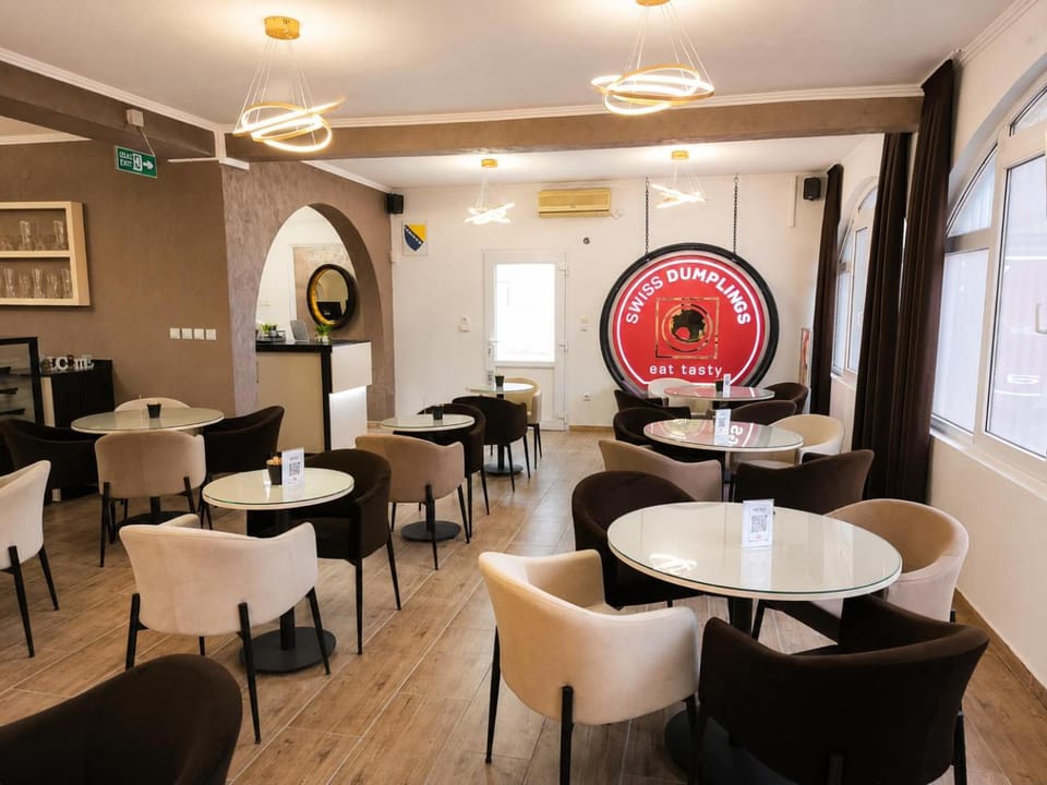 Restaurant/places to eat, Internal: Not applicable to any particular room