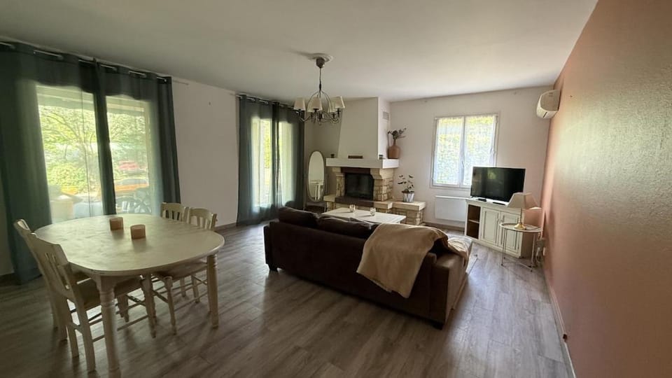 Maison chaleureuse et familiale avec jardin au calme à Avignon House in Villeneuve-lès-Avignon
