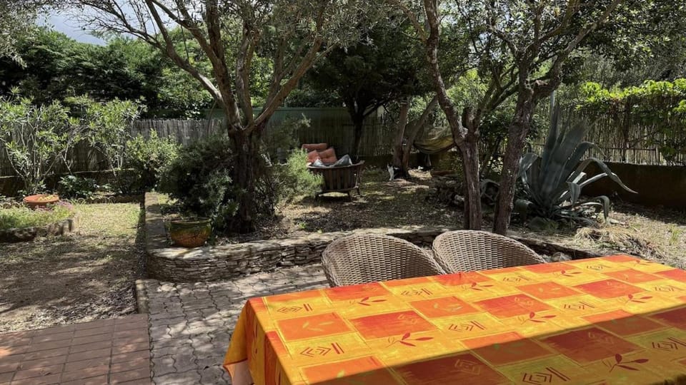 Maison chaleureuse et familiale avec jardin au calme à Avignon House in Villeneuve-lès-Avignon