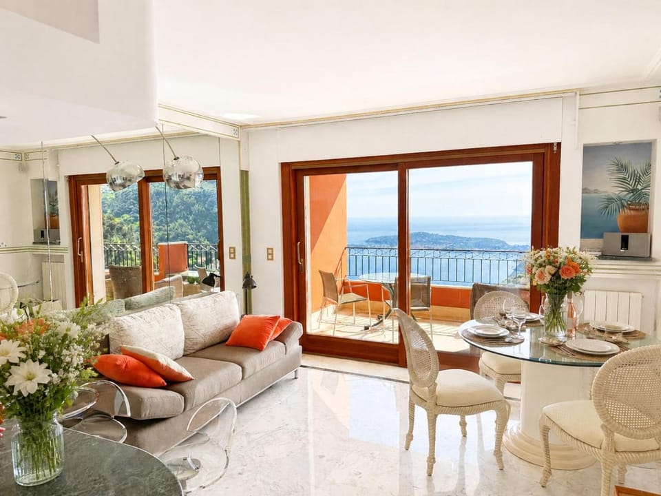 L'étoile d'Eze, heated pool, tennis court, guardian, sea view, lux, calm Apartment in Eze