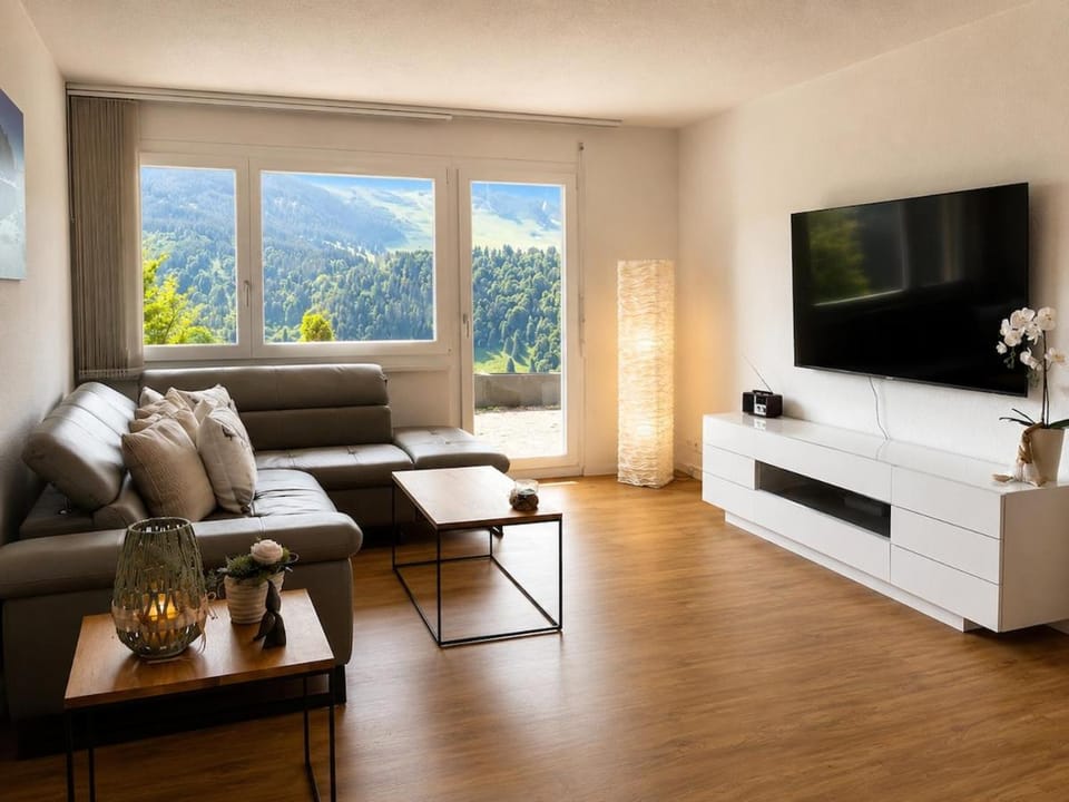 Moderne Wohnung mit sonniger Terrasse, Blick auf die Berge und das Engelbergertal Apartment in Canton of Bern (Region)