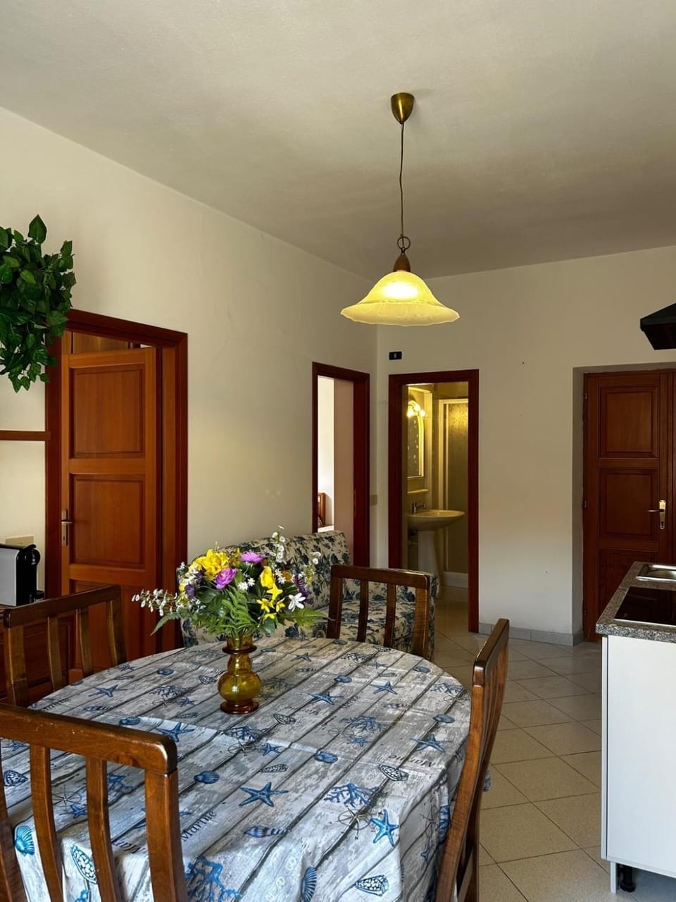 Kitchen or kitchenette, Living room