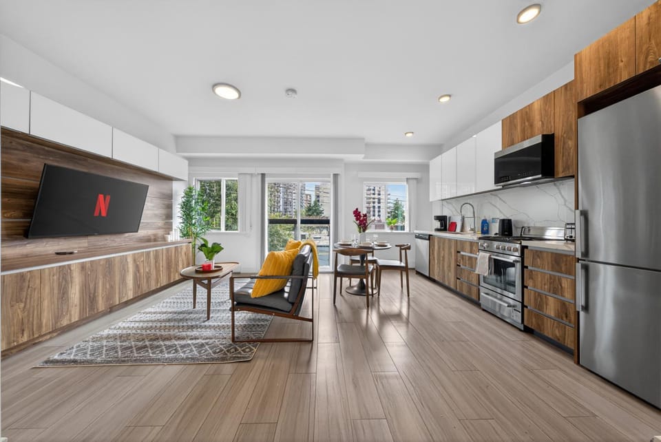 Bright 2BR West End Apartment Close to Beaches Apartment in Vancouver