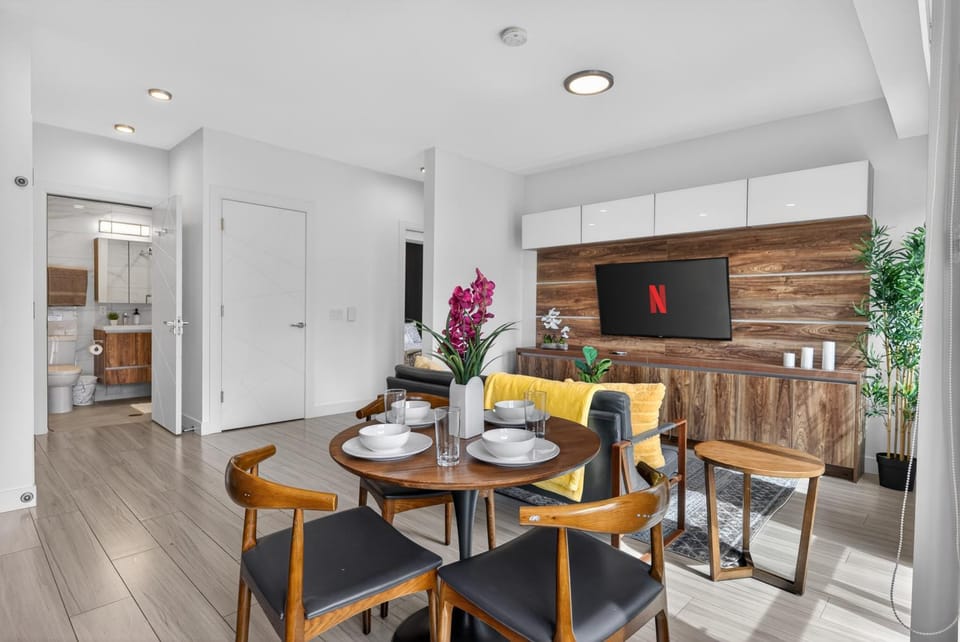 Bright 2BR West End Apartment Close to Beaches Apartment in Vancouver