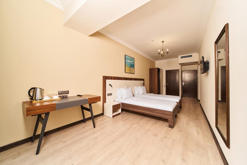 Bed, Photo of the whole room, air conditioner