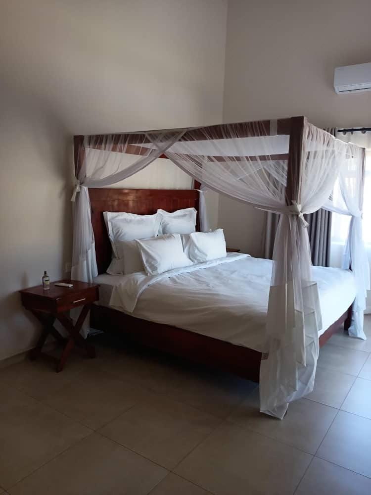 Judith & Sylvester Hideaway Villa in Zimbabwe