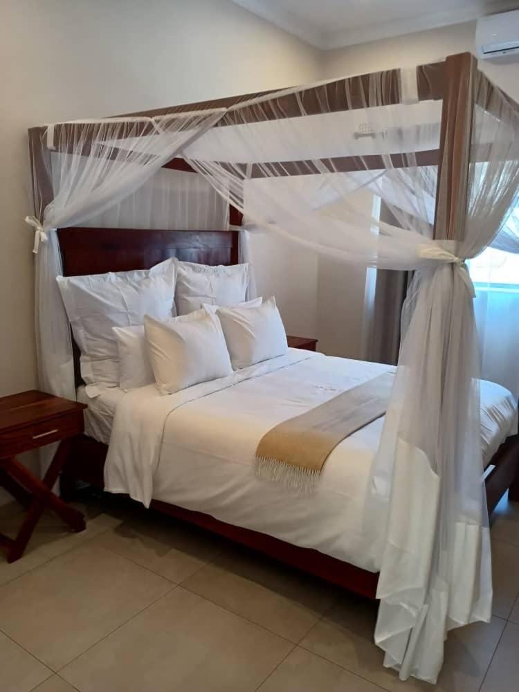 Judith & Sylvester Hideaway Villa in Zimbabwe