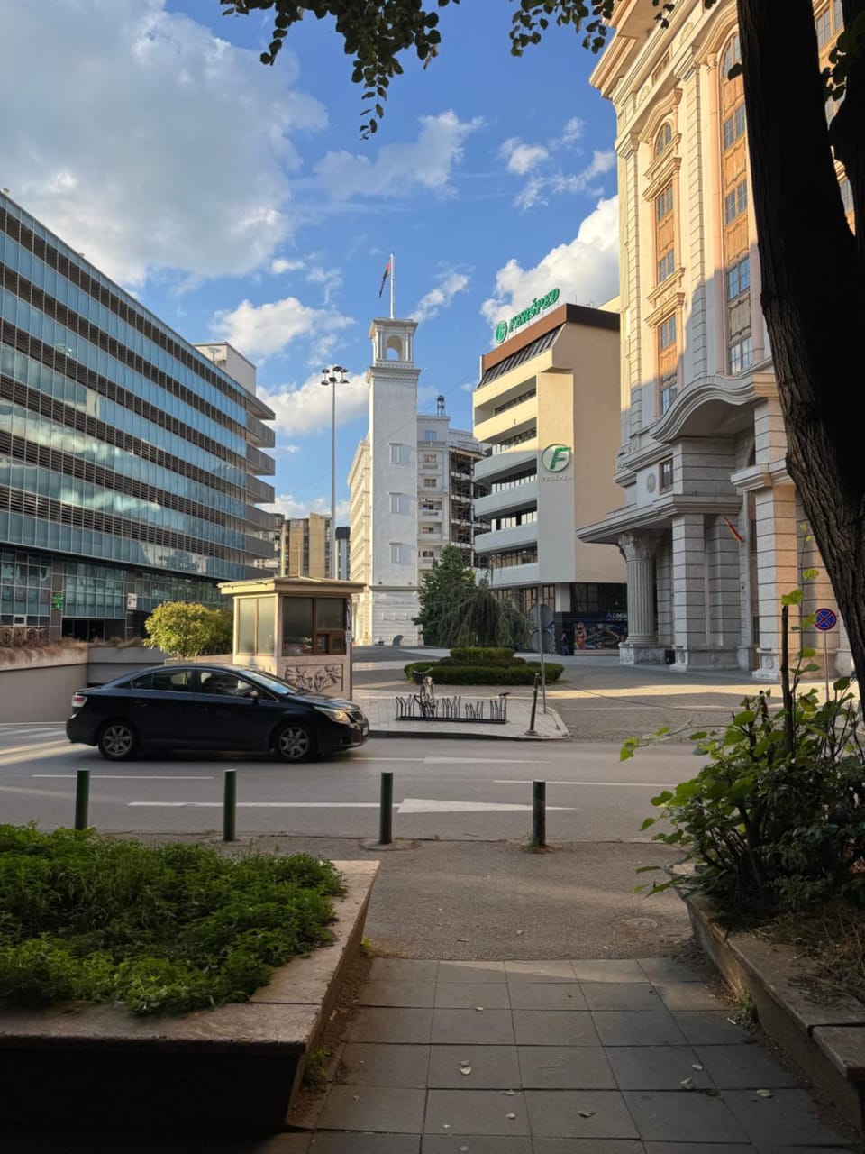 City view, Street view, Location, Parking
