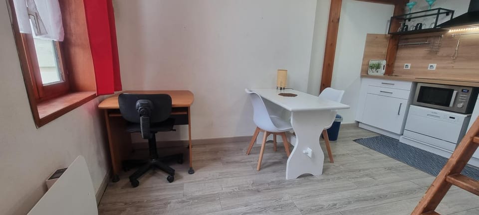 Seating area, Dining area, heating