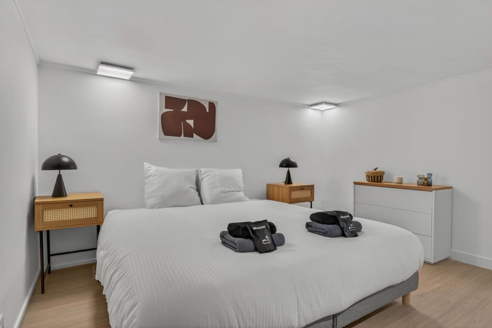 Bed, Photo of the whole room, Bedroom, flat iron, internet, storage, towels