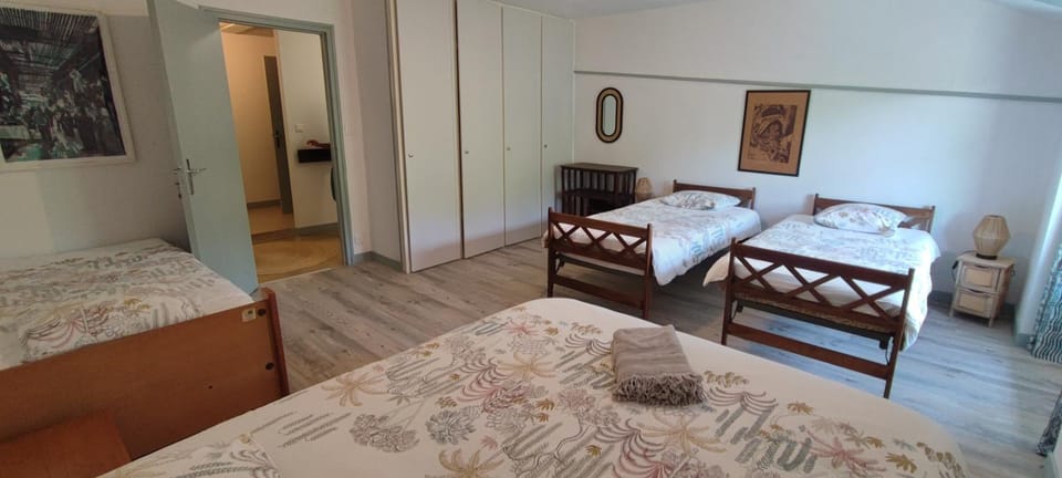 La chambre familiale de la bastide du puech Bed and Breakfast in Occitanie
