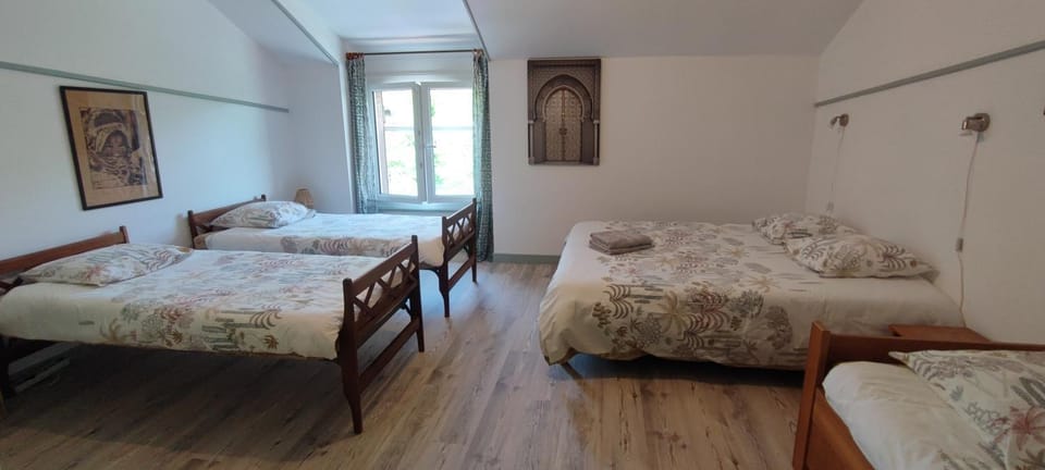 La chambre familiale de la bastide du puech Bed and Breakfast in Occitanie