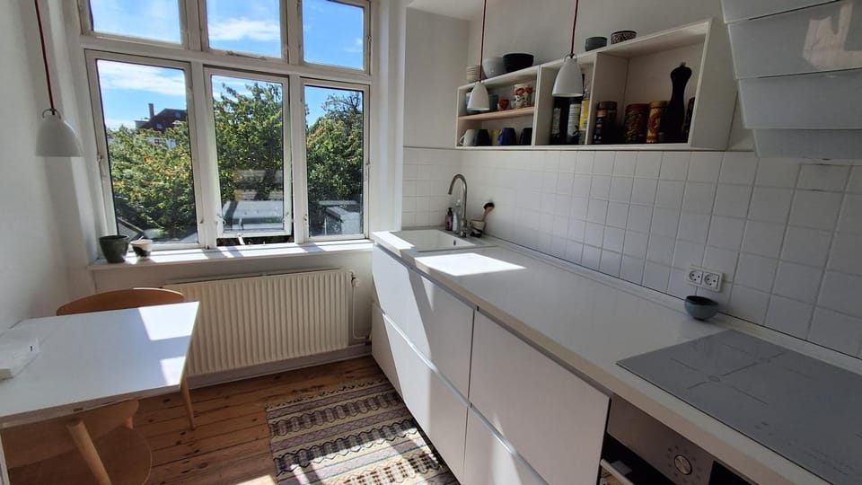 Kitchen or kitchenette, Dining area, dishwasher, stove