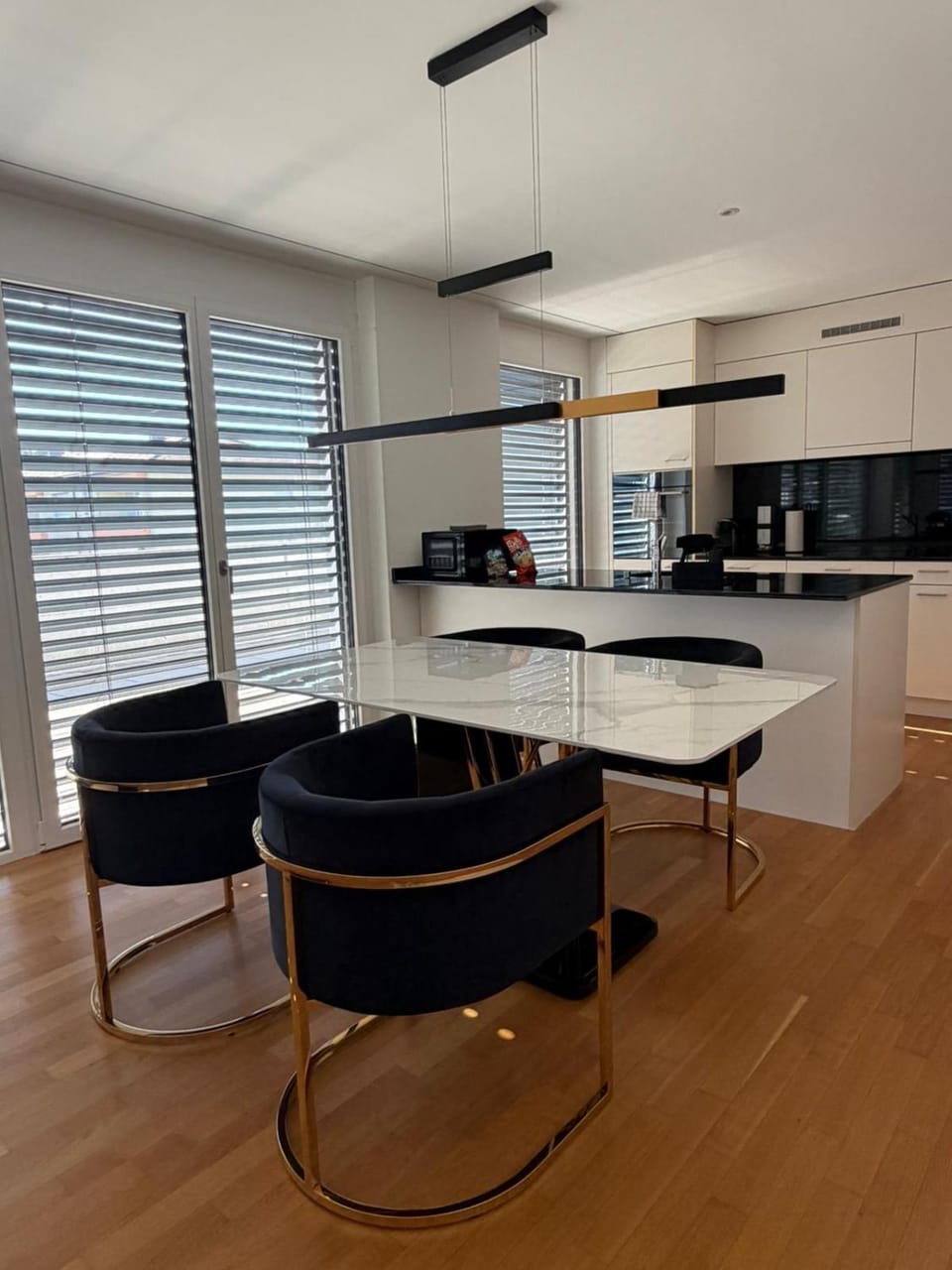 Kitchen or kitchenette, Dining area, minibar, stove