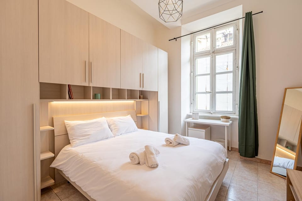 Bed, Seating area, Bedroom, heating, towels, wardrobe