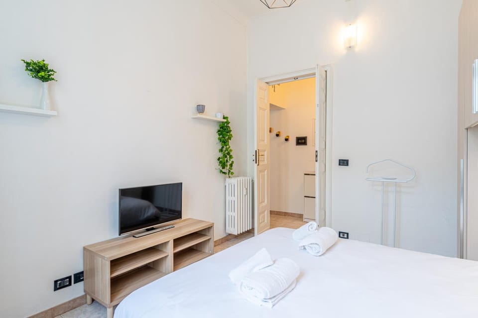 Bed, TV and multimedia, Bedroom, heating, towels, wardrobe