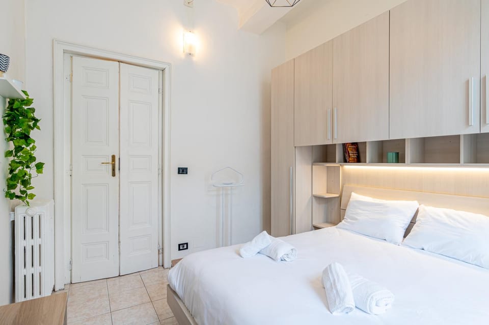 Bed, TV and multimedia, Seating area, Bedroom, heating, towels, wardrobe