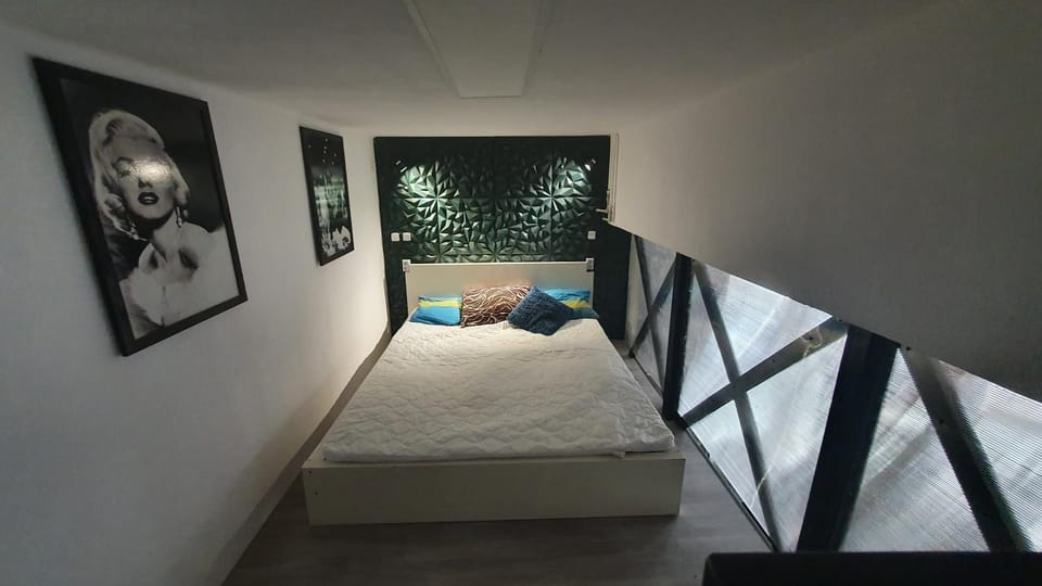 parter jeden pokoj z antresolą Apartment in West Pomeranian Voivodeship, Poland