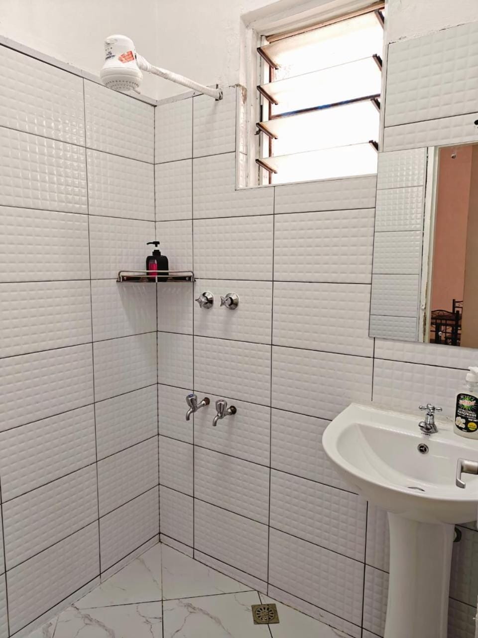 Mombasa Town cbd Railways fully furnished 2br near tradecon building apt 18 Bed and Breakfast in Mombasa County