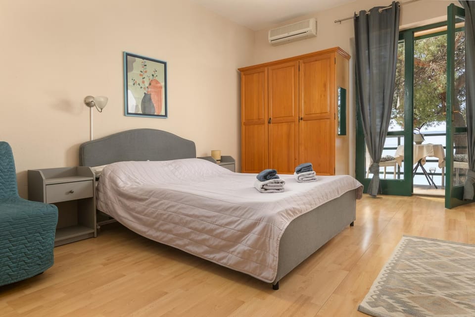 PINE&SHINE Waterfront Apartment in Split-Dalmatia County