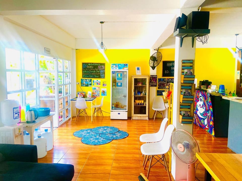 Communal lounge/ TV room, Lobby or reception