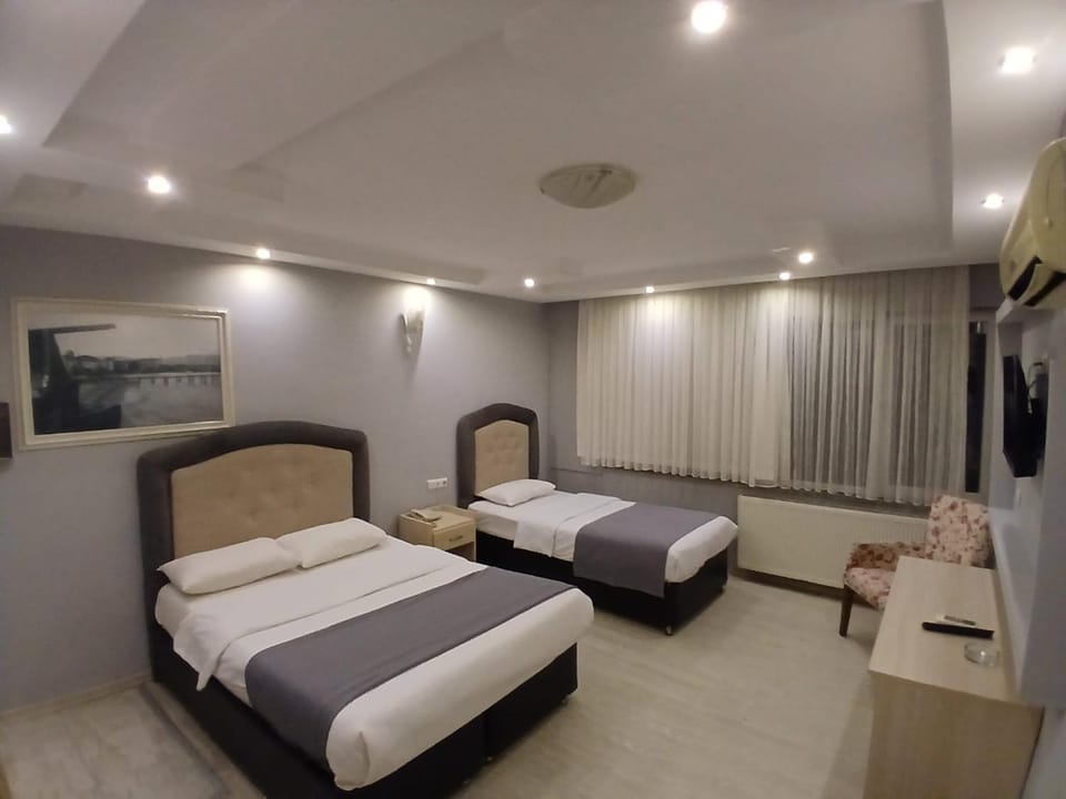 Bed, Photo of the whole room, towels, air conditioner