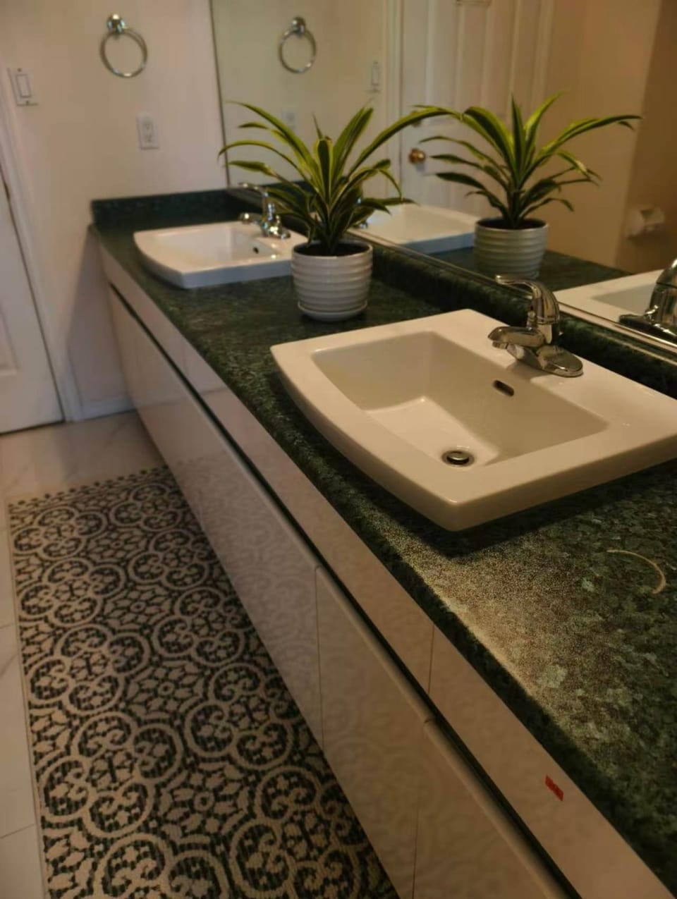 Cozy Room With King-sized Bed Vacation rental in Richmond