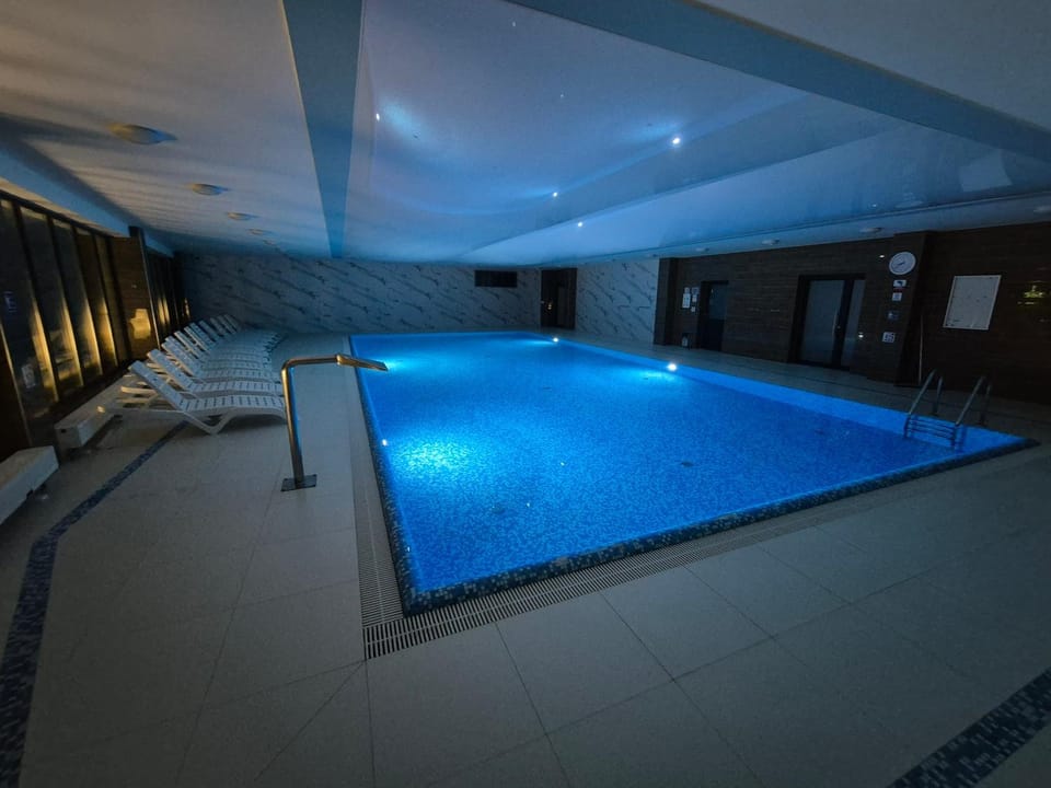 Pool view, Swimming pool, sunbed