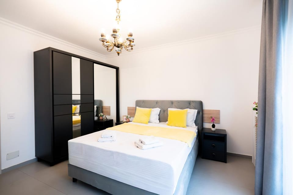 Soni Exclusive Studio 458 Plaza with Private Parking & Self Check-in Apartment in Bucharest