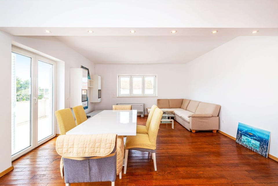 CC Garo House on Main Beach Apartment in Novalja