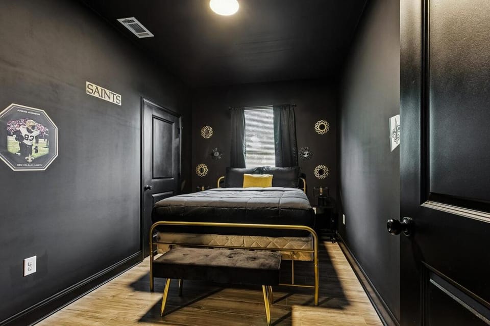 The Saints House, Luxury 10BR Saints Oasis Apartment in Ninth Ward
