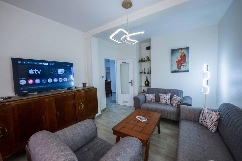 Communal lounge/ TV room, TV and multimedia, Living room, Seating area, Evening entertainment