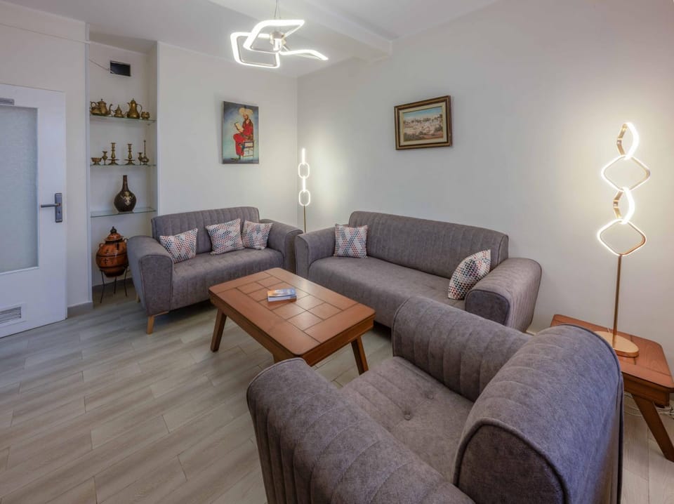 Living room, Seating area