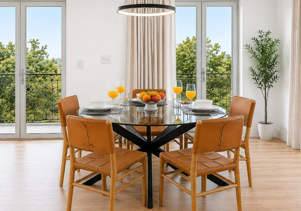 Seating area, Dining area
