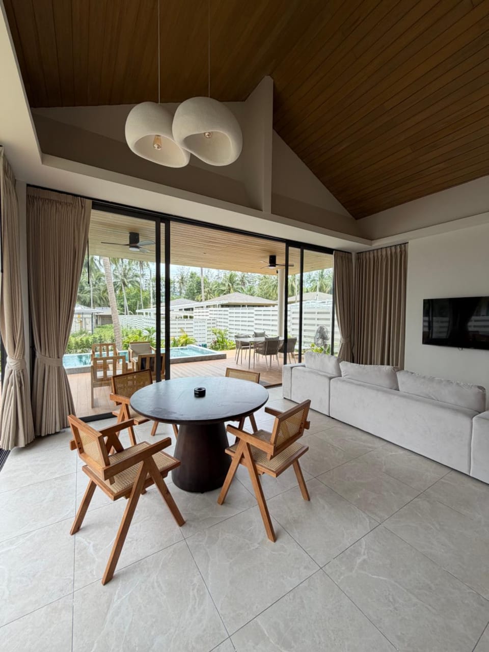 TV and multimedia, Living room, Pool view, Swimming pool