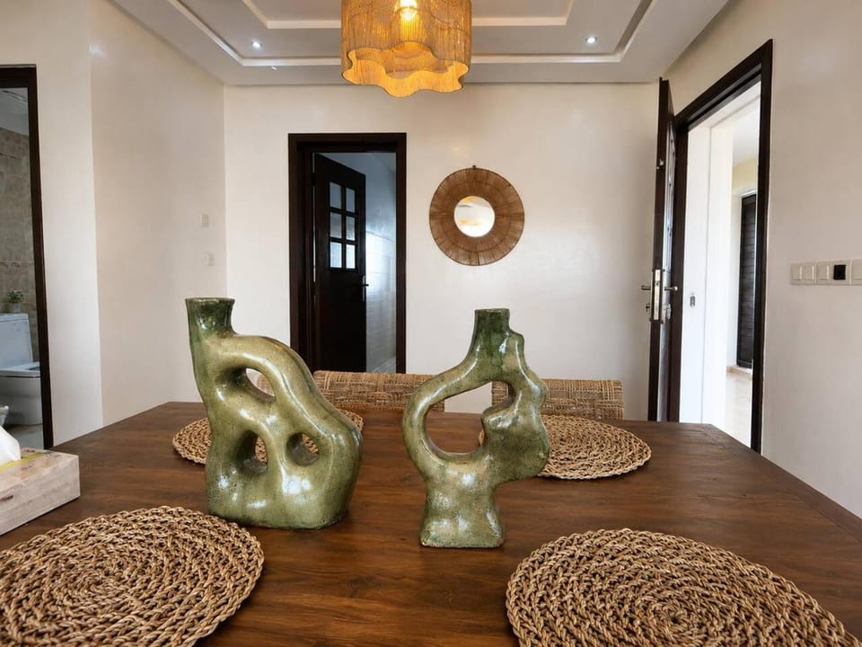 Decorative detail, Seating area, Dining area