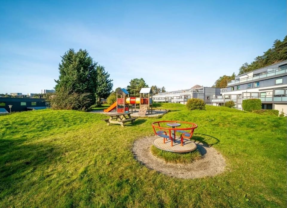 Large luxury villa, 3 bathrooms, centrally located in Bergen, 260 m2! Villa in Bergen