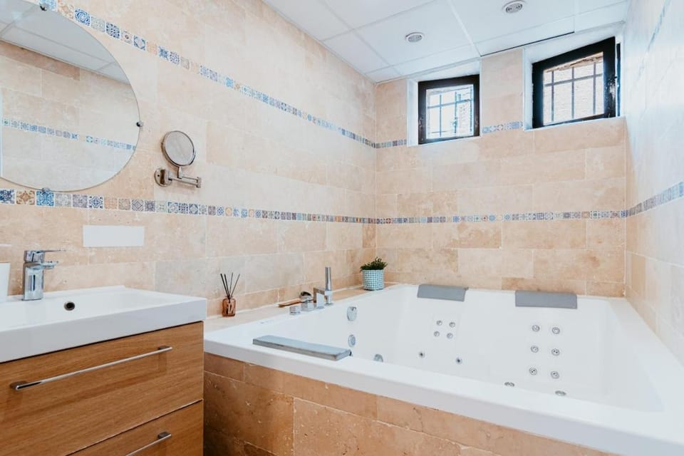 Shower, Hot Tub, Bathroom, furniture, hair dryier, storage, towels
