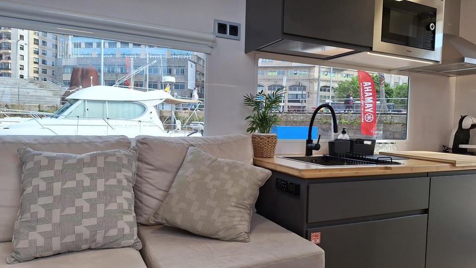 Kitchen or kitchenette, Seating area