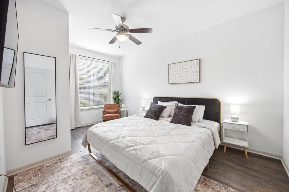 Cozy retreat in Frisco near Dallas with a pool Apartment in Frisco