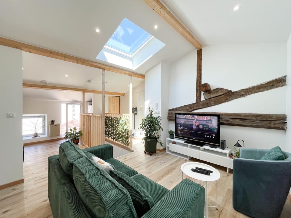 TV and multimedia, Living room, Evening entertainment