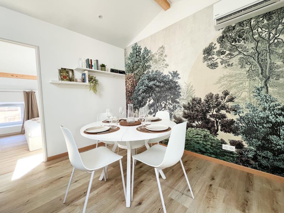 Decorative detail, Dining area, air conditioner