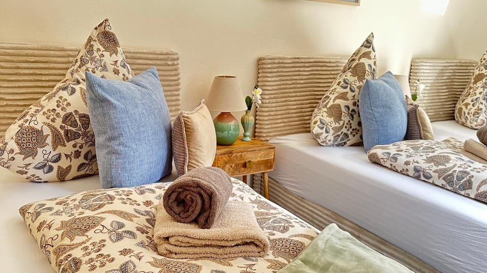 NEUE Sonnige große Villa Ferienwohnung, , NUR 10 min ZU Fuß VON LEGOLAND entfernt,126 m2 stillvolle Ferienwohnung NR 1 , wunderschöner Garten mit Terrasse und Waldblick, großes Bad, ruhige Lage, Erholung My Luxury Apartments Apartment in Baden-Württemberg
