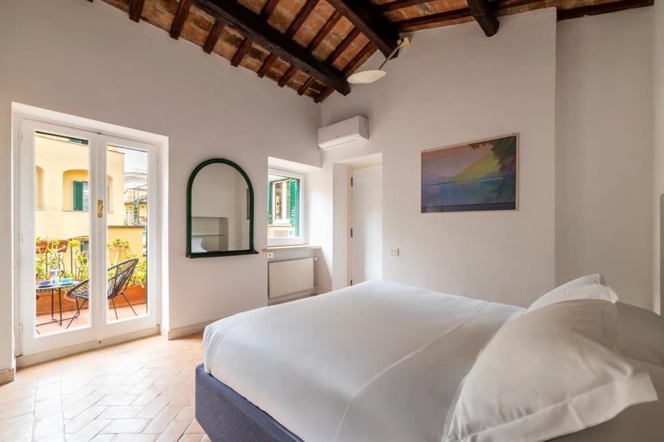 Crociferi 15 - FromHometoRome Apartment in Rome
