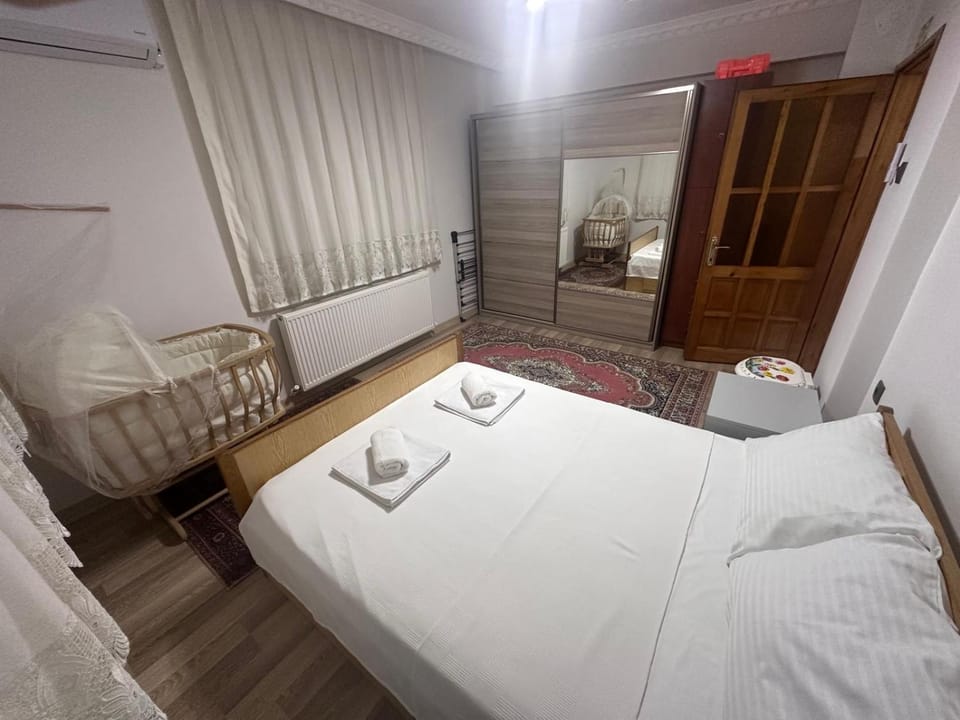 Bed, Photo of the whole room, Bedroom, towels
