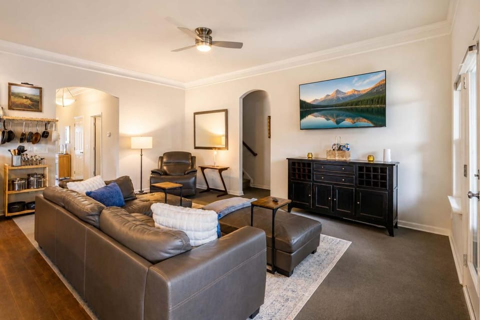 TV and multimedia, Living room, Seating area
