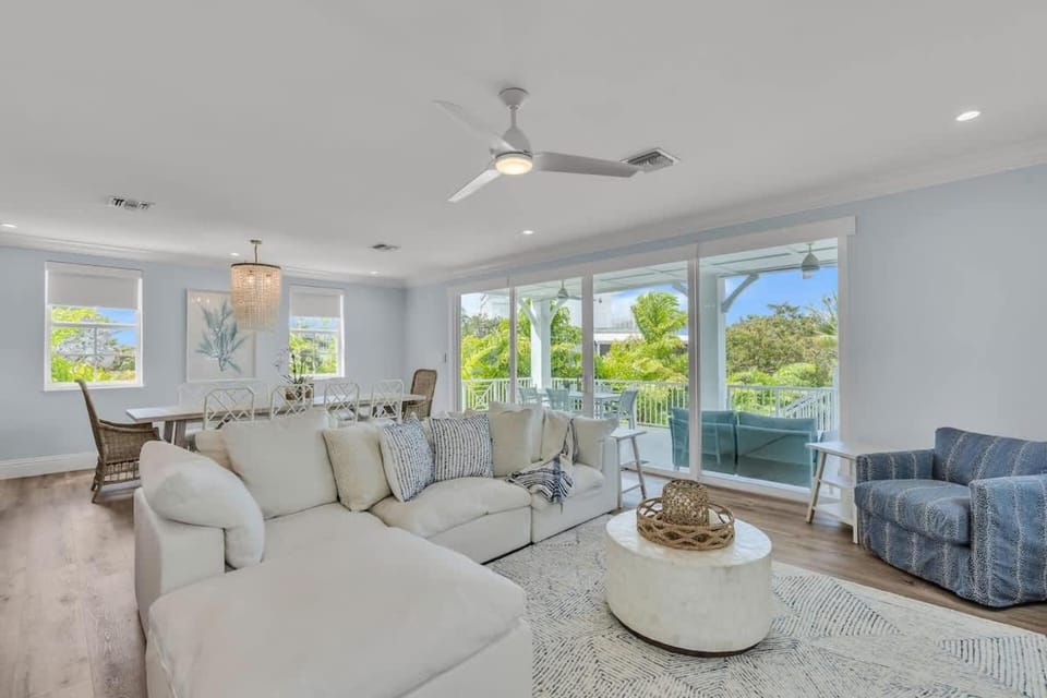 NEW LUX VILLA 5 Beds 4 Baths Pool Boat Slip House in Marathon