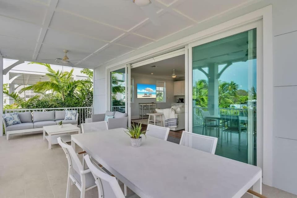 NEW LUX VILLA 5 Beds 4 Baths Pool Boat Slip House in Marathon