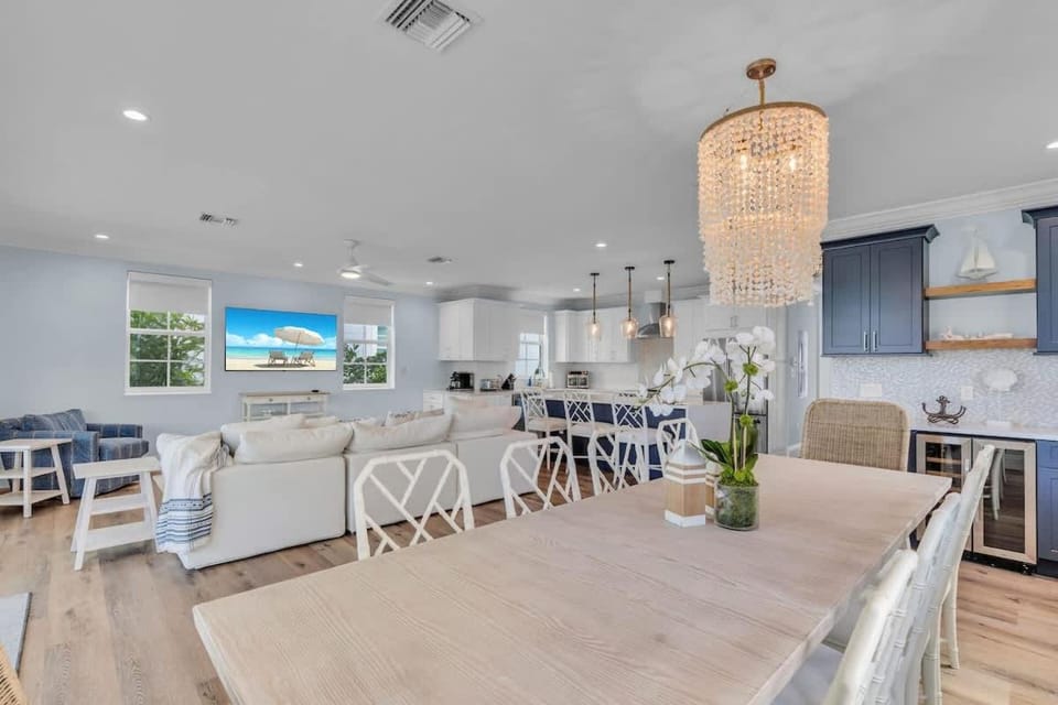 NEW LUX VILLA 5 Beds 4 Baths Pool Boat Slip House in Marathon